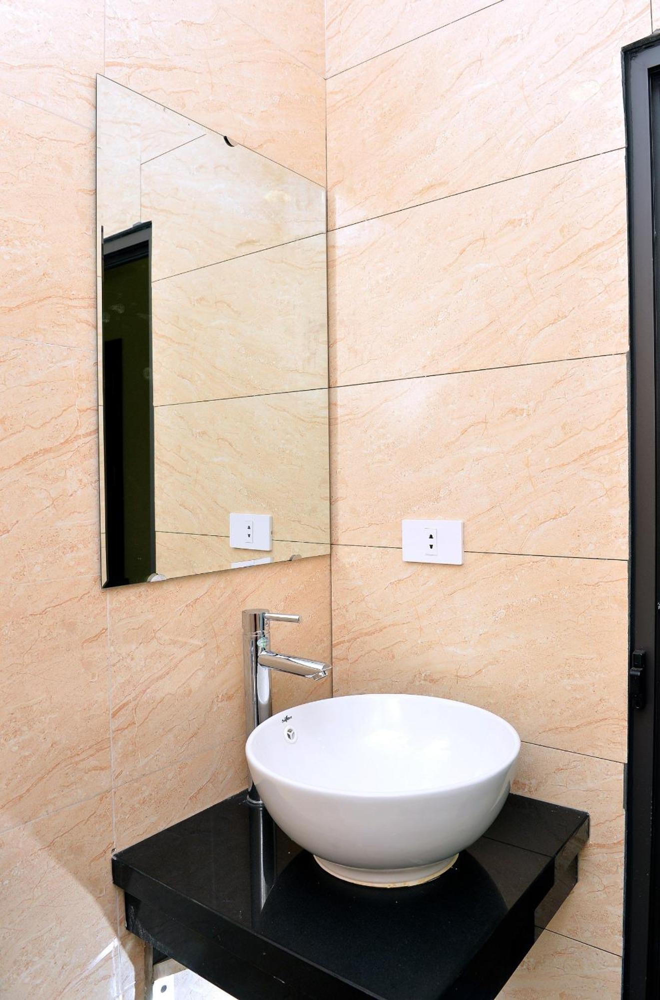 Era Nguyen Khanh Toan Aparthotel